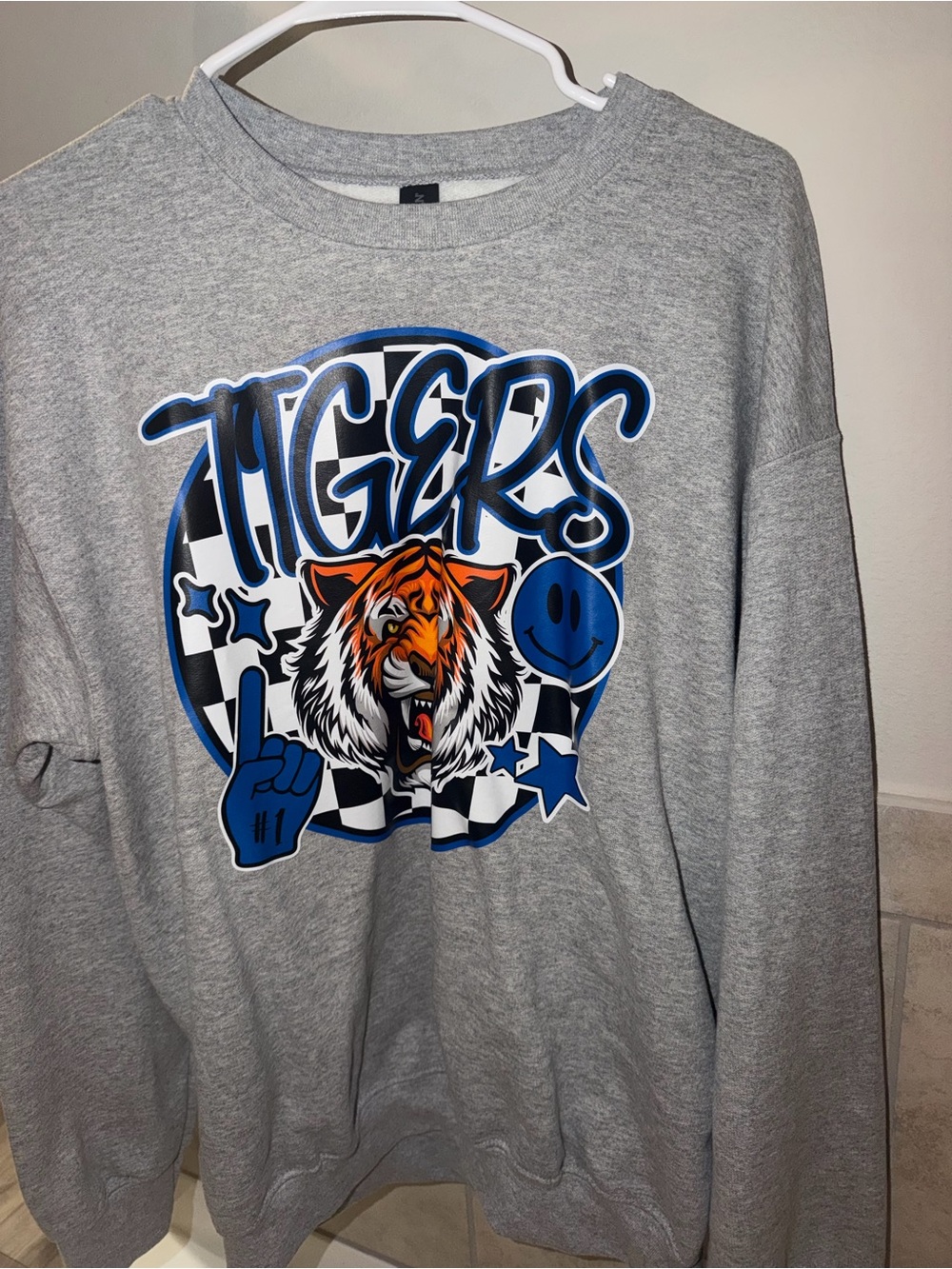 Tigers Graphic Crewneck Sweatshirt Gray Size Medium